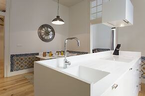 JOIVY Design heaven in Baixa - 2BR Apt w/workspace