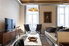 JOIVY Design heaven in Baixa - 2BR Apt w/workspace