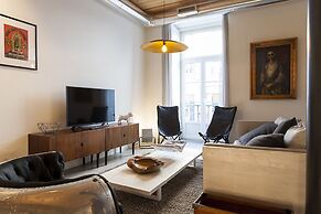 JOIVY Design heaven in Baixa - 2BR Apt w/workspace