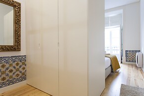 JOIVY Design heaven in Baixa - 2BR Apt w/workspace