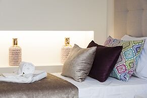 JOIVY Design heaven in Baixa - 2BR Apt w/workspace