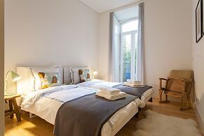 JOIVY Design heaven in Baixa - 2BR Apt w/workspace