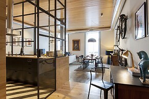 JOIVY Design heaven in Baixa - 2BR Apt w/workspace