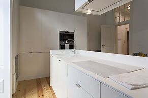 JOIVY Design heaven in Baixa - 2BR Apt w/workspace