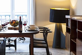 JOIVY Design heaven in Baixa - 2BR Apt w/workspace