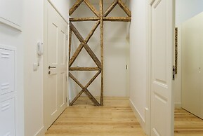 JOIVY Design heaven in Baixa - 2BR Apt w/workspace