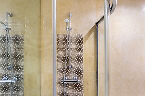 JOIVY Splendid 2BR Apt w/ parking&balcony, 10mins to Praça do Comércio