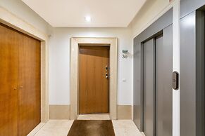 JOIVY Splendid 2BR Apt w/ parking&balcony, 10mins to Praça do Comércio