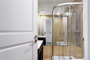 JOIVY Splendid 2BR Apt w/ parking&balcony, 10mins to Praça do Comércio