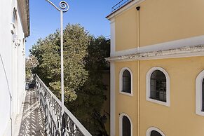 JOIVY Splendid 2BR Apt w/ parking&balcony, 10mins to Praça do Comércio