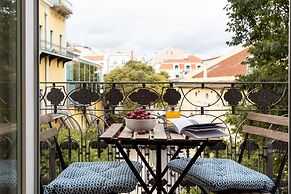 JOIVY Splendid 2BR Apt w/ parking&balcony, 10mins to Praça do Comércio