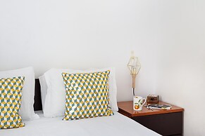 JOIVY Splendid 2BR Apt w/ parking&balcony, 10mins to Praça do Comércio