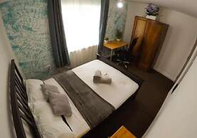 Donnington Bridge Road Rooms