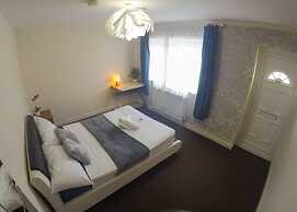 Donnington Bridge Road Rooms