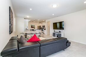 Luxury and Style! BIG Pool Area and Game Room in Solterra 6br/4.5 Bath