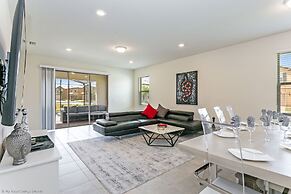 Luxury and Style! BIG Pool Area and Game Room in Solterra 6br/4.5 Bath