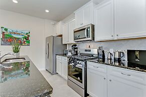 Luxury and Style! BIG Pool Area and Game Room in Solterra 6br/4.5 Bath