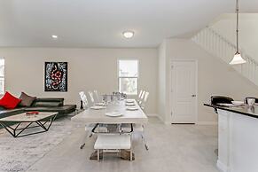 Luxury and Style! BIG Pool Area and Game Room in Solterra 6br/4.5 Bath