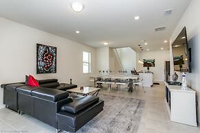 Luxury and Style! BIG Pool Area and Game Room in Solterra 6br/4.5 Bath