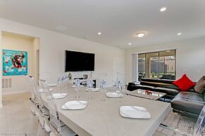 Luxury and Style! BIG Pool Area and Game Room in Solterra 6br/4.5 Bath