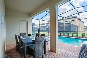 Luxury and Style! BIG Pool Area and Game Room in Solterra 6br/4.5 Bath