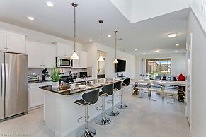 Luxury and Style! BIG Pool Area and Game Room in Solterra 6br/4.5 Bath