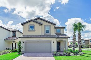 Luxury and Style! BIG Pool Area and Game Room in Solterra 6br/4.5 Bath