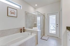 Luxury and Style! BIG Pool Area and Game Room in Solterra 6br/4.5 Bath