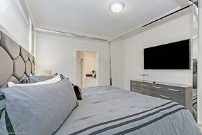 Luxury and Style! BIG Pool Area and Game Room in Solterra 6br/4.5 Bath