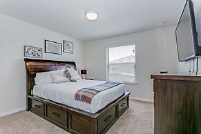 Luxury and Style! BIG Pool Area and Game Room in Solterra 6br/4.5 Bath