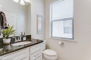 Luxury and Style! BIG Pool Area and Game Room in Solterra 6br/4.5 Bath