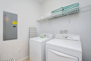 Spacious 3bd/2ba Home With Balcony - Close to Universal and Convention