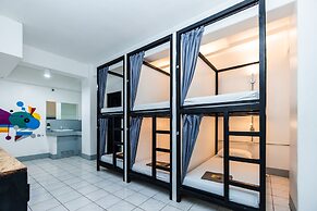 Mad Monkey Cebu City - Adults Only