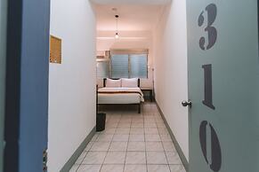 Mad Monkey Cebu City - Adults Only