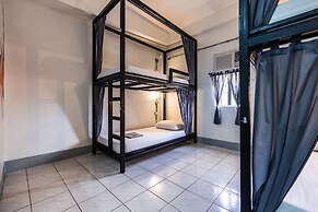 Mad Monkey Cebu City - Adults Only