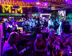 Mad Monkey Cebu City - Adults Only