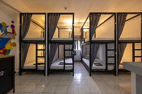 Mad Monkey Cebu City - Adults Only