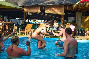 Mad Monkey Hostel Siargao - Adults Only