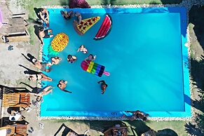 Mad Monkey Hostel Siargao - Adults Only