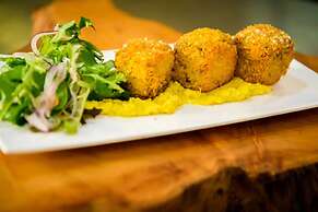 Top of the Town Hotel Motel