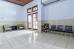 OYO 1952 Hotel Dewata IndahNearLumintang Park