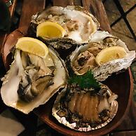 Guest House & Bar Diamond Head