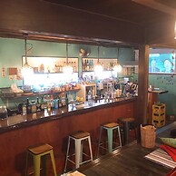 Guest House & Bar Diamond Head