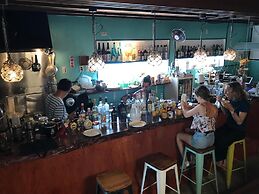 Guest House & Bar Diamond Head