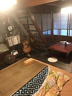 Guest House & Bar Diamond Head