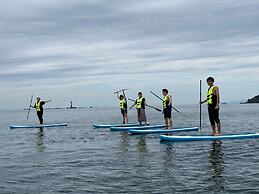 Guest House & Bar Diamond Head