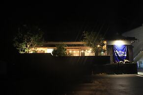 Guest House & Bar Diamond Head