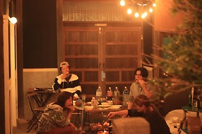 Guest House & Bar Diamond Head