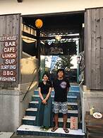 Guest House & Bar Diamond Head