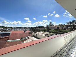 Capital O 1198 Dinh Loan Hotel